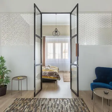 Swan In The Buda Castle Area 2br/balcony Апартаменты