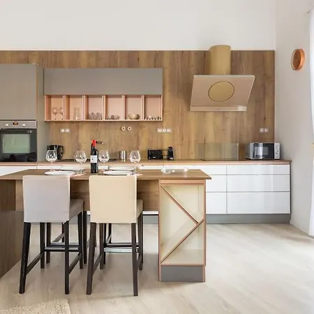 Swan In The Buda Castle Area 2br/balcony Апартаменты