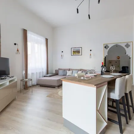 Swan In The Buda Castle Area 2br/balcony Апартаменты *