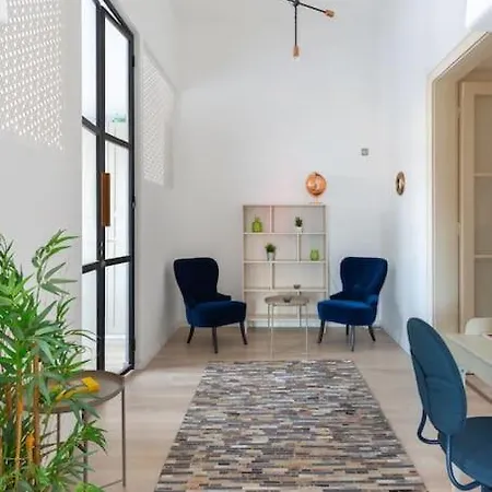 Swan In The Buda Castle Area 2br/balcony Апартаменты *