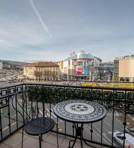 Swan In The Buda Castle Area 2br/balcony *