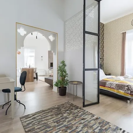 Swan In The Buda Castle Area 2br/balcony *