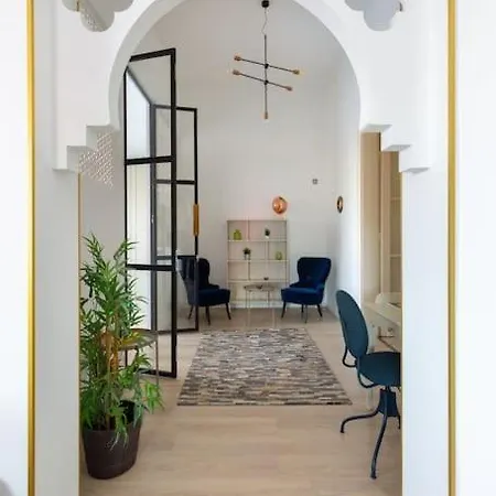 Swan In The Buda Castle Area 2br/balcony *