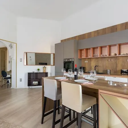 Swan In The Buda Castle Area 2br/balcony * Budapest