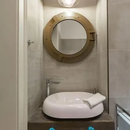 Swan In The Buda Castle Area 2br/balcony Budapest