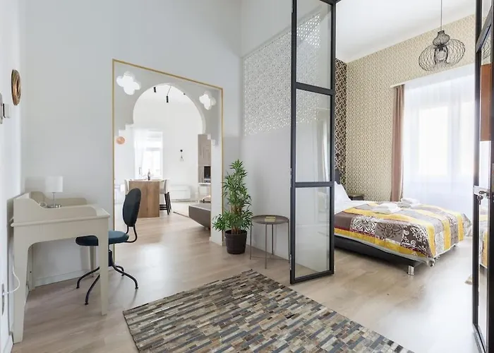 Swan In The Buda Castle Area 2br/balcony *