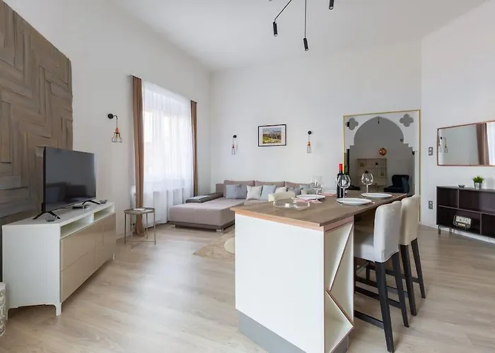 Swan In The Buda Castle Area 2br/balcony Apartamento *