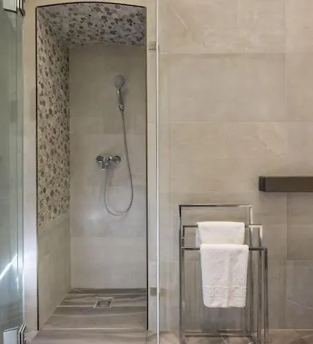 Swan In The Buda Castle Area 2br/balcony Budapeste